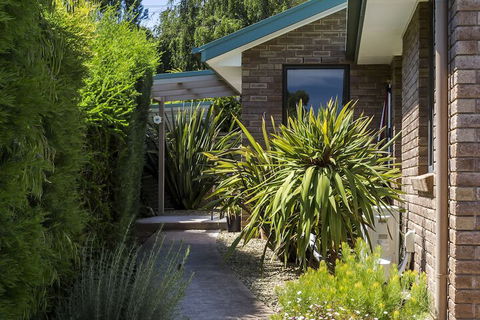 Abs By The Bay - Accommodation Rockhampton 4