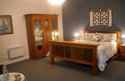 Walton House - Accommodation Rockhampton 4