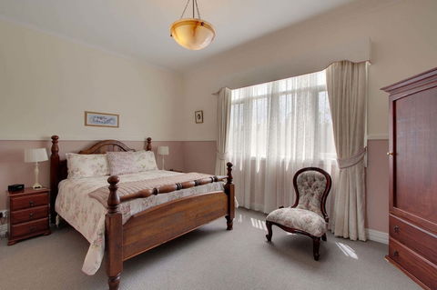 Walton House - Accommodation Rockhampton 2