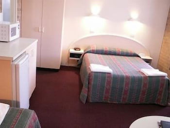 Cedar Lodge Motel - Accommodation Rockhampton 3