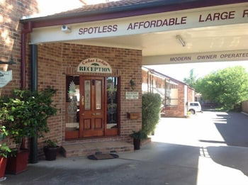 Cedar Lodge Motel - Accommodation Rockhampton 1