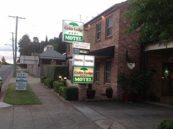 Cedar Lodge Motel - Accommodation Rockhampton 2