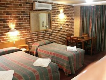 Cedar Lodge Motel - Accommodation Rockhampton 6