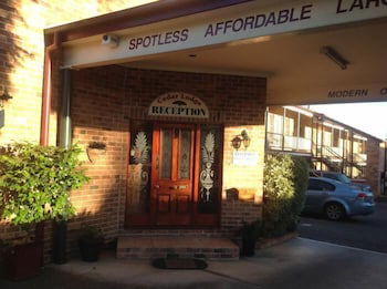 Cedar Lodge Motel - Accommodation Rockhampton 0