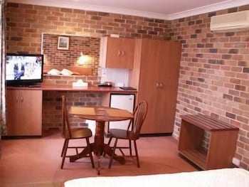 Cedar Lodge Motel - Accommodation Rockhampton 5