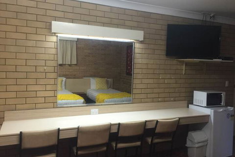 Blue Violet Motor Inn - Accommodation Rockhampton 6