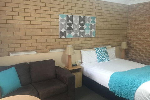 Blue Violet Motor Inn - Accommodation Rockhampton 4
