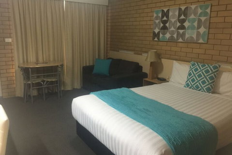 Blue Violet Motor Inn - Accommodation Rockhampton 7