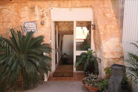 Underground Bed And Breakfast - Accommodation Rockhampton 1