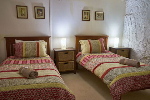 Underground Bed And Breakfast - Accommodation Rockhampton 5