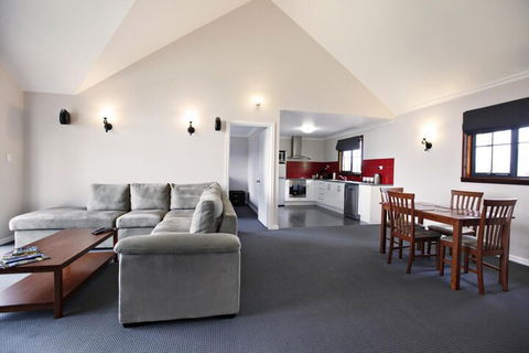 Scarlet Woods Chalets - Accommodation Rockhampton 5