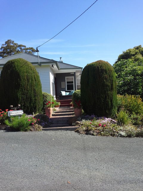 Hillside Bed & Breakfast - Accommodation Rockhampton 1