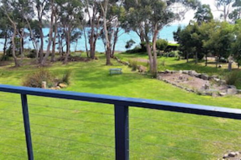 Four Seasons Waterfront Villas - Accommodation Rockhampton 0