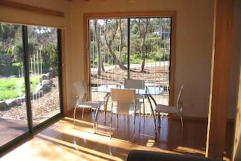 Four Seasons Waterfront Villas - Accommodation Rockhampton 5