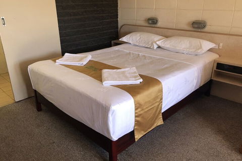 Inland Oasis Motel - Accommodation Rockhampton 5
