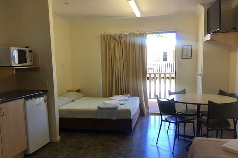 Inland Oasis Motel - Accommodation Rockhampton 4