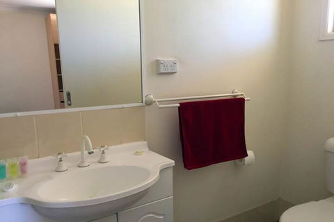 Inland Oasis Motel - Accommodation Rockhampton 7