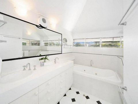 43 Cooran Court - Accommodation Rockhampton 1