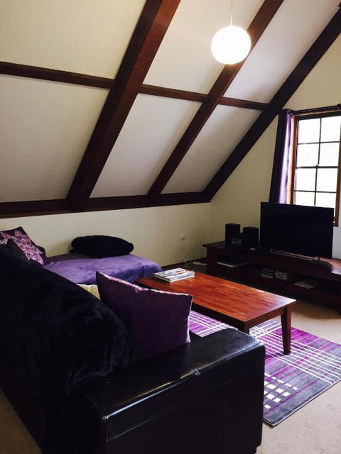Dancing Waters Cottage - Accommodation Rockhampton 3