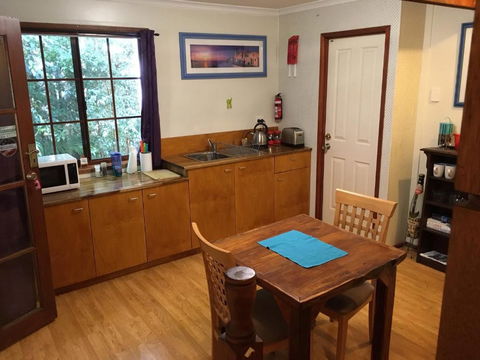 Dancing Waters Cottage - Accommodation Rockhampton 5