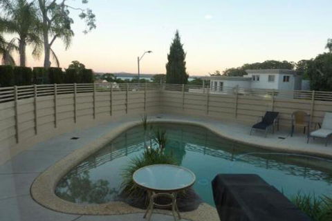 Corlette Poolside Getaway - Accommodation Rockhampton 4
