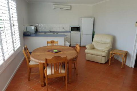 Corlette Poolside Getaway - Accommodation Rockhampton 1