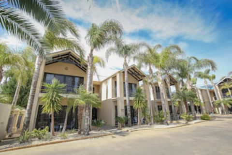 Aquarius Apartments And Cabins - Accommodation Rockhampton 0