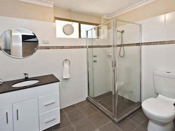 Riverway Chalets - Accommodation Rockhampton 5