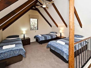 Riverway Chalets - Accommodation Rockhampton 2