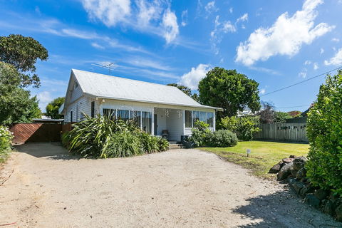 Beachfront Cottages Torquay - Accommodation Rockhampton 0