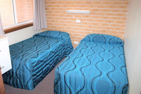 Walters Holiday Flats - Accommodation Rockhampton 2