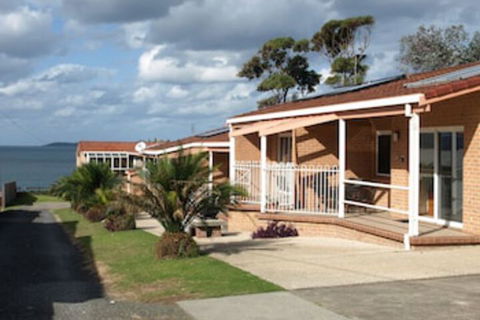 Walters Holiday Flats - Accommodation Rockhampton 0