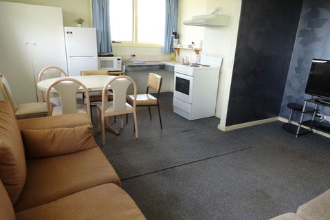 High View Family Cottages - Accommodation Rockhampton 6