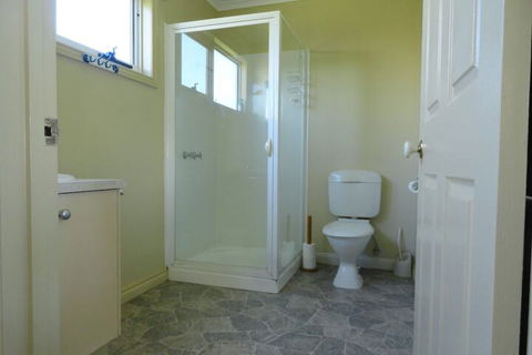High View Family Cottages - Accommodation Rockhampton 3