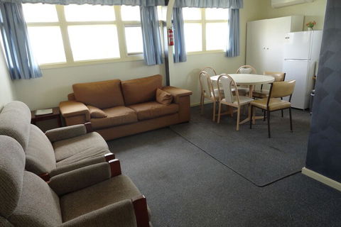 High View Family Cottages - Accommodation Rockhampton 5