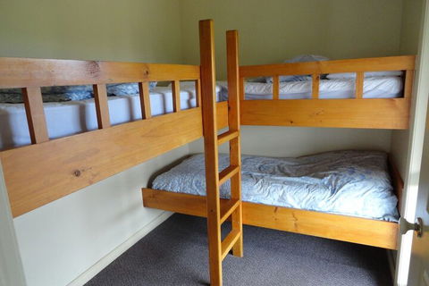 High View Family Cottages - Accommodation Rockhampton 7