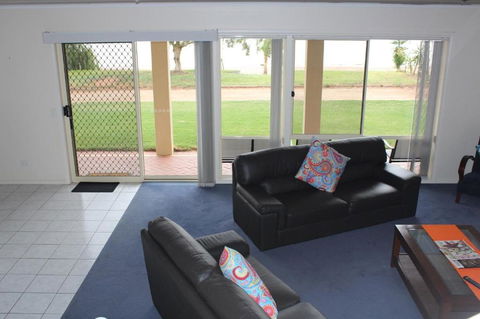 Lake Boga Waterfront Holiday House - Accommodation Rockhampton 5