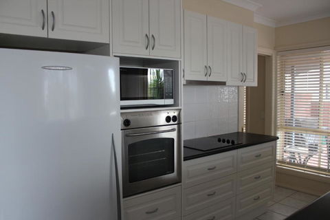Lake Boga Waterfront Holiday House - Accommodation Rockhampton 4