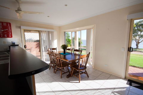 Lake Boga Waterfront Holiday House - Accommodation Rockhampton 1