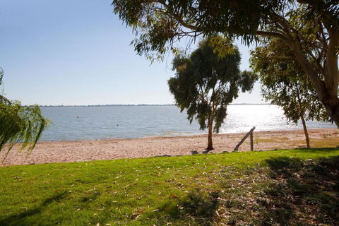 Lake Boga Waterfront Holiday House - Accommodation Rockhampton 6