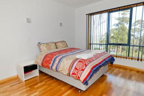 Hill Top Retreat - Accommodation Rockhampton 2