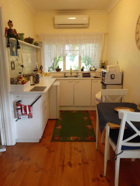 Travellers Rest B & B - Accommodation Rockhampton 2