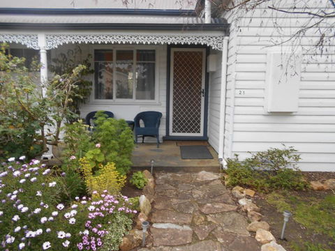 Travellers Rest B & B - Accommodation Rockhampton 3