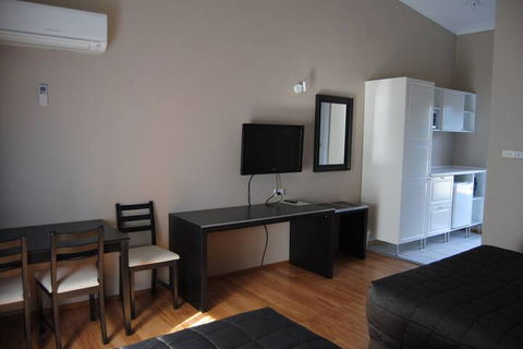 Airlie House Motor Inn - Accommodation Rockhampton 5