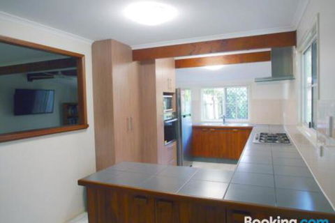 Wyndham Lodge - Accommodation Rockhampton 2