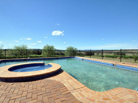 Beggars Bridge Vineyard Homestead W / Pool + Wifi + Tennis + Vineyard - Accommodation Rockhampton 4