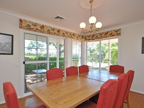 Beggars Bridge Vineyard Homestead W / Pool + Wifi + Tennis + Vineyard - Accommodation Rockhampton 5