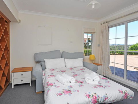 Beggars Bridge Vineyard Homestead W / Pool + Wifi + Tennis + Vineyard - Accommodation Rockhampton 3