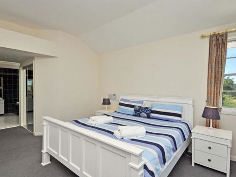 Beggars Bridge Vineyard Homestead W / Pool + Wifi + Tennis + Vineyard - Accommodation Rockhampton 6
