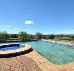 Beggars Bridge Vineyard Homestead w / pool  wifi  tennis  vineyard - Accommodation Rockhampton